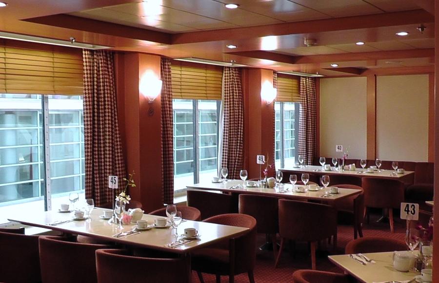 Biminidaycruisedining3.JPG