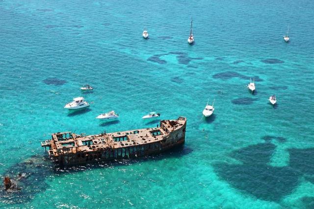 Best dive shipwreck on Bimini